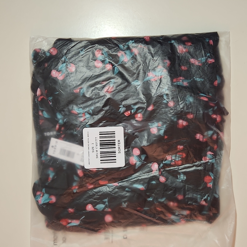 NWT TORRID CHERRY KEYHOLE BUST, SILKY, STRETCHY SNAP CROTCH BODYSUIT Plus Size 3 - Picture 4 of 6